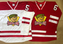 Laden Sie das Bild in den Galerie-Viewer, Rot-weiße Hockey-Trikots mit Bataillon-Twill-Logo