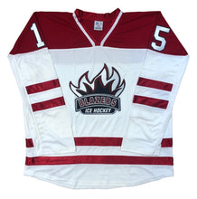 Laden Sie das Bild in den Galerie-Viewer, Rote und weiße Hockey-Trikots mit dem Twill-Logo der Blazers