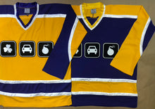 Charger l'image dans la galerie, Maillots de hockey violets et dorés avec un logo irlandais en sergé représentant une voiture piégée
