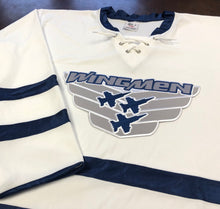 Charger l'image dans la galerie, Maillots de hockey personnalisés avec écusson brodé The Wingmen en sergé