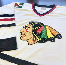 Charger l'image dans la galerie, Maillots de hockey personnalisés avec un logo Blackhawk et des patchs d'épaule