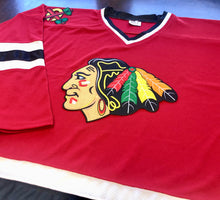 Charger l'image dans la galerie, Maillots de hockey personnalisés avec un logo Blackhawk et des patchs d'épaule