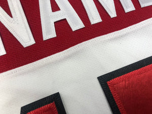 Rot-weiße Hockey-Trikots mit einem gestickten Team-Canada-Logo 