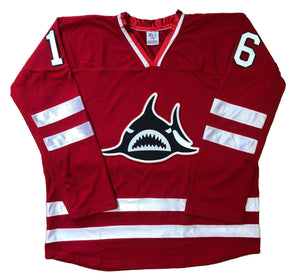 Rot-weiße Hockey-Trikots mit einem Shark-Twill-Logo 