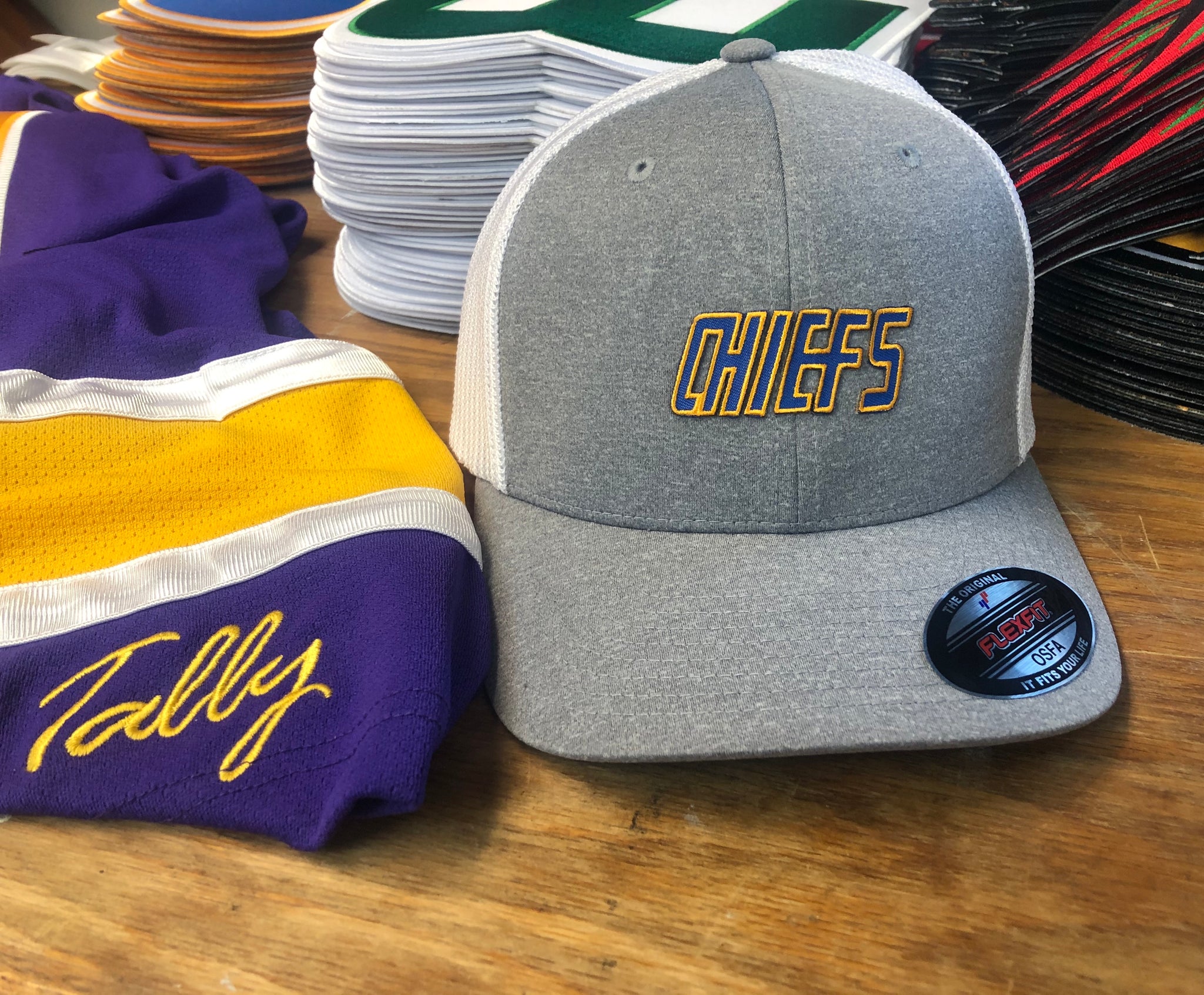 Flex-Fit Tally logo $39 Hockey Jerseys Hat Chiefs / with (Grey a – crest / White)